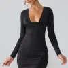 Vestido corto de manga larga con escote pronunciado de jersey elástico Oakley en negro