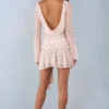 Vestido corto de manga larga con espalda abierta Cendria con estampado de lunares marfil Vestido corto de manga larga con espalda abierta Cendria con estampado de lunares marfil