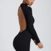 Vestido corto de manga larga con espalda abierta Yara Modal en negro Vestido corto de manga larga con espalda abierta Yara Modal en negro