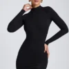 Vestido corto de manga larga con espalda abierta Yara Modal en negro Vestido corto de manga larga con espalda abierta Yara Modal en negro