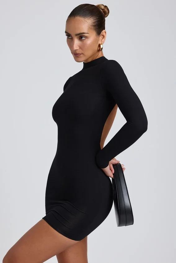 Vestido corto de manga larga con espalda abierta Yara Modal en negro Vestido corto de manga larga con espalda abierta Yara Modal en negro