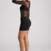 Vestido corto de manga larga con paneles transparentes Essie en negro