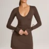 Vestido corto de manga larga Iskra Modal en marrón chocolate Vestido corto de manga larga Iskra Modal en marrón chocolate
