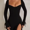 Vestido corto de manga larga y corte en A Amryn en negro Vestido corto de manga larga y corte en A Amryn en negro