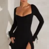 Vestido corto de manga larga y corte en A Amryn en negro Vestido corto de manga larga y corte en A Amryn en negro