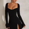 Vestido corto de manga larga y corte en A Amryn en negro Vestido corto de manga larga y corte en A Amryn en negro