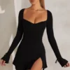 Vestido corto de manga larga y corte en A Amryn en negro Vestido corto de manga larga y corte en A Amryn en negro