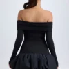 Vestido corto de modal con hombros descubiertos y bajo abullonado en negro