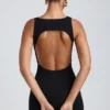 Vestido corto de modal, cuello alto y espalda abierta en negro Vestido corto de modal, cuello alto y espalda abierta en negro