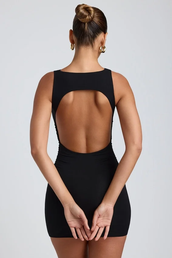 Vestido corto de modal, cuello alto y espalda abierta en negro Vestido corto de modal, cuello alto y espalda abierta en negro