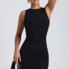 Vestido corto de modal, cuello alto y espalda abierta en negro Vestido corto de modal, cuello alto y espalda abierta en negro