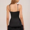 Vestido corto de satén con cuello cuadrado, corsé y pelo sintético Rixelle en negro
