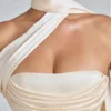 Vestido corto de satén con cuello halter drapeado Anastasia en color marfil
