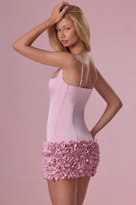 Vestido corto de satén Zelia en rosa palo Vestido corto de satén Zelia en rosa palo