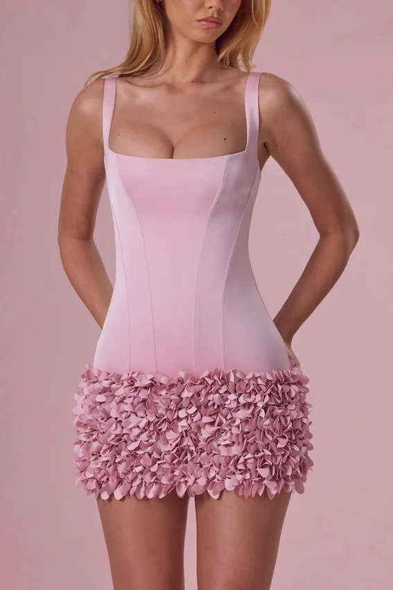 Vestido corto de satén Zelia en rosa palo Vestido corto de satén Zelia en rosa palo