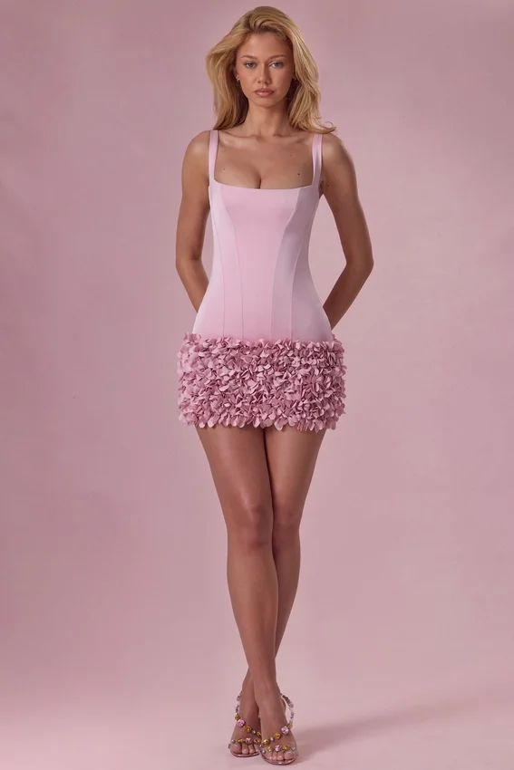 Vestido corto de satén Zelia en rosa palo Vestido corto de satén Zelia en rosa palo