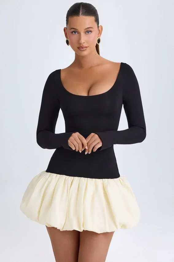 Vestido corto Delphi de modal con cuello redondo, cintura baja y bajo abullonado en color vainilla Vestido corto Delphi de modal con cuello redondo, cintura baja y bajo abullonado en color vainilla