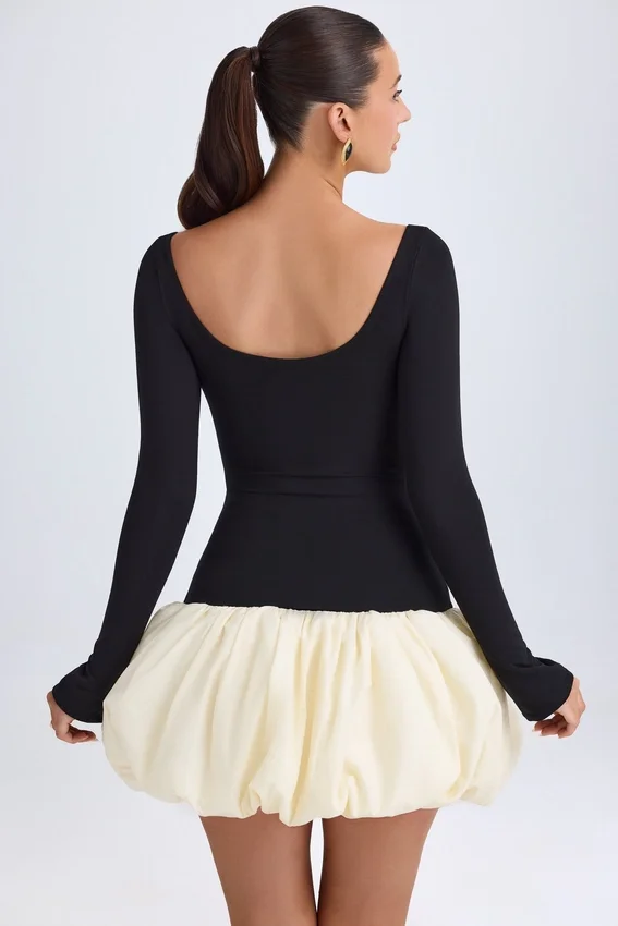 Vestido corto Delphi de modal con cuello redondo, cintura baja y bajo abullonado en color vainilla Vestido corto Delphi de modal con cuello redondo, cintura baja y bajo abullonado en color vainilla