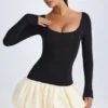 Vestido corto Delphi de modal con cuello redondo, cintura baja y bajo abullonado en color vainilla Vestido corto Delphi de modal con cuello redondo, cintura baja y bajo abullonado en color vainilla