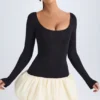 Vestido corto Delphi de modal con cuello redondo, cintura baja y bajo abullonado en color vainilla Vestido corto Delphi de modal con cuello redondo, cintura baja y bajo abullonado en color vainilla