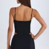 Vestido corto drapeado con aberturas Shiloh en negro Vestido corto drapeado con aberturas Shiloh en negro