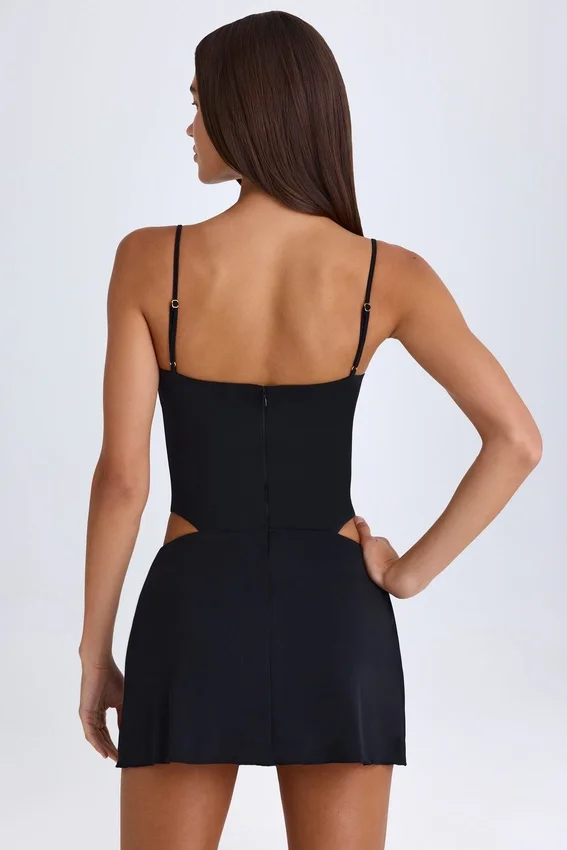 Vestido corto drapeado con aberturas Shiloh en negro Vestido corto drapeado con aberturas Shiloh en negro