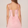 Vestido corto drapeado con cordones Lia en rosa palo Vestido corto drapeado con cordones Lia en rosa palo