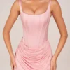 Vestido corto drapeado con cordones Lia en rosa palo Vestido corto drapeado con cordones Lia en rosa palo