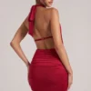 Vestido corto drapeado con cuello vuelto Kael en rojo cereza Vestido corto drapeado con cuello vuelto Kael en rojo cereza