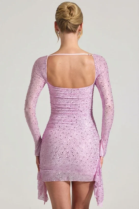 Vestido corto drapeado con cuello vuelto y adornos Marilla en rosa peonía Vestido corto drapeado con cuello vuelto y adornos Marilla en rosa peonía
