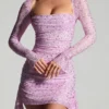 Vestido corto drapeado con cuello vuelto y adornos Marilla en rosa peonía Vestido corto drapeado con cuello vuelto y adornos Marilla en rosa peonía