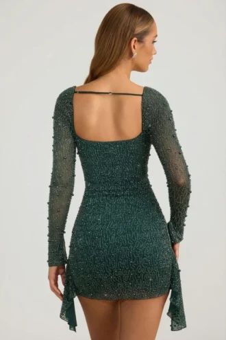Vestido corto drapeado con cuello vuelto y adornos Tivoli en verde esmeralda