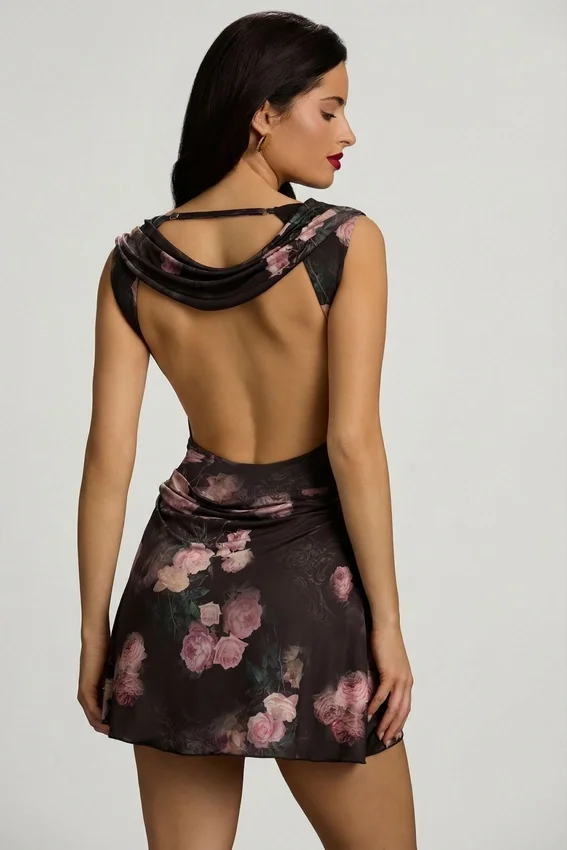 Vestido corto drapeado con espalda abierta y corte en A de Nalini con estampado floral negro Vestido corto drapeado con espalda abierta y corte en A de Nalini con estampado floral negro