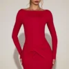 Vestido corto drapeado de cuello barco en jersey suave de Briallen en rojo intenso Vestido corto drapeado de cuello barco en jersey suave de Briallen en rojo intenso