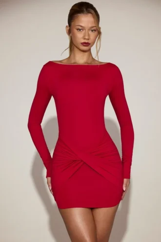 Vestido corto drapeado de cuello barco en jersey suave de Briallen en rojo intenso