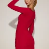 Vestido corto drapeado de cuello barco en jersey suave de Briallen en rojo intenso Vestido corto drapeado de cuello barco en jersey suave de Briallen en rojo intenso