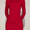 Vestido corto drapeado de cuello barco en jersey suave de Briallen en rojo intenso Vestido corto drapeado de cuello barco en jersey suave de Briallen en rojo intenso