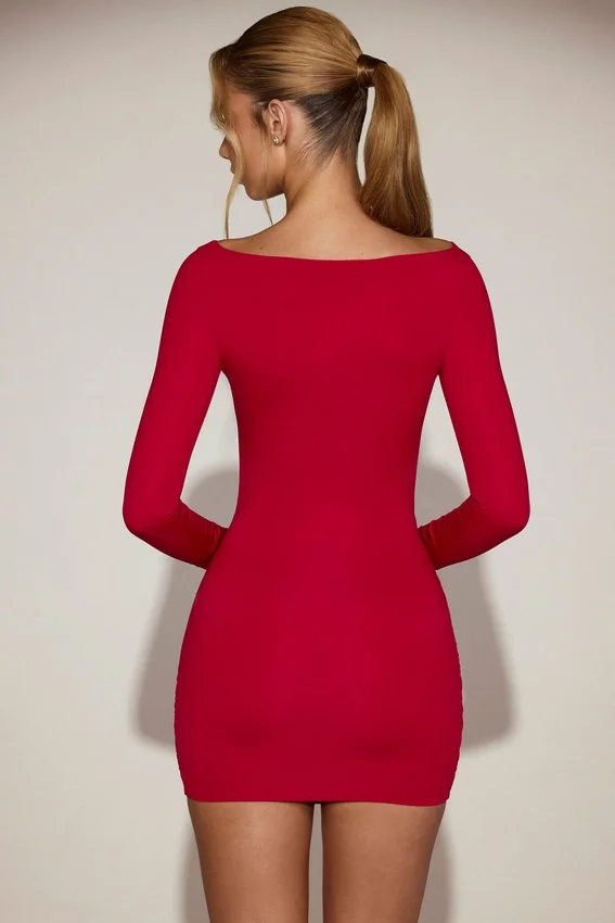 Vestido corto drapeado de cuello barco en jersey suave de Briallen en rojo intenso Vestido corto drapeado de cuello barco en jersey suave de Briallen en rojo intenso