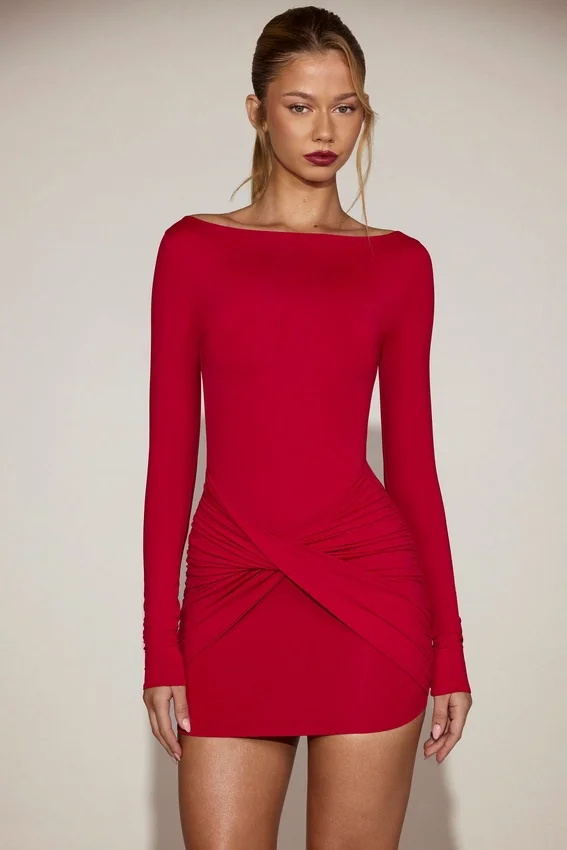 Vestido corto drapeado de cuello barco en jersey suave de Briallen en rojo intenso Vestido corto drapeado de cuello barco en jersey suave de Briallen en rojo intenso
