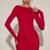 Vestido corto drapeado de cuello barco en jersey suave de Briallen en rojo intenso Vestido corto drapeado de cuello barco en jersey suave de Briallen en rojo intenso