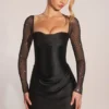 Vestido corto drapeado de manga larga Clemmie en negro