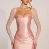 Vestido corto drapeado de manga larga Clemmie en rosa palo Vestido corto drapeado de manga larga Clemmie en rosa palo