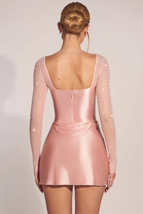 Vestido corto drapeado de manga larga Clemmie en rosa palo Vestido corto drapeado de manga larga Clemmie en rosa palo