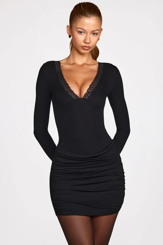 Vestido corto drapeado de manga larga con canalé de modal Elona en negro Vestido corto drapeado de manga larga con canalé de modal Elona en negro