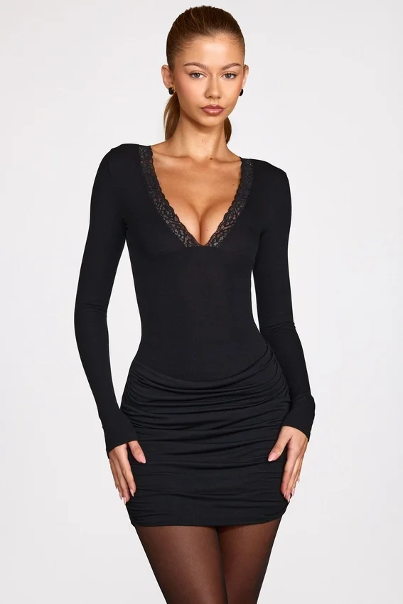 Vestido corto drapeado de manga larga con canalé de modal Elona en negro Vestido corto drapeado de manga larga con canalé de modal Elona en negro