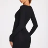 Vestido corto drapeado de manga larga con canalé de modal Elona en negro Vestido corto drapeado de manga larga con canalé de modal Elona en negro