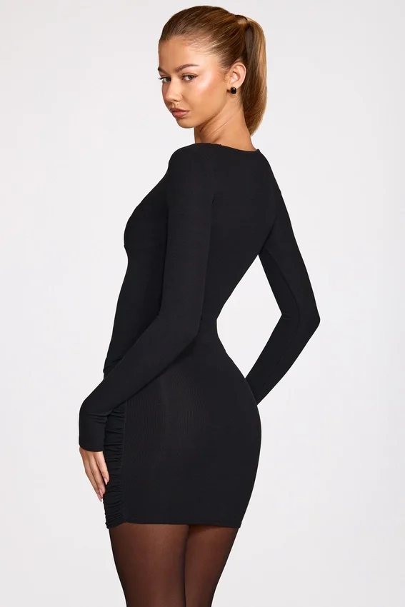 Vestido corto drapeado de manga larga con canalé de modal Elona en negro Vestido corto drapeado de manga larga con canalé de modal Elona en negro