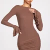 Vestido corto drapeado de manga larga con canalé de modal Helena en color moca Vestido corto drapeado de manga larga con canalé de modal Helena en color moca