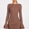 Vestido corto drapeado de manga larga con canalé de modal Helena en color moca Vestido corto drapeado de manga larga con canalé de modal Helena en color moca