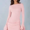 Vestido corto drapeado de manga larga con canalé de modal Helena en rosa palo Vestido corto drapeado de manga larga con canalé de modal Helena en rosa palo